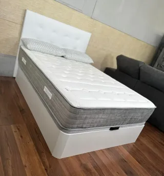 Canapé abatible madera y tela gris/blanco