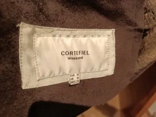 Abrigo marrón con cuello de pelo