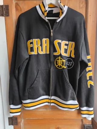 Cazadora deportiva hombre negra y amarilla