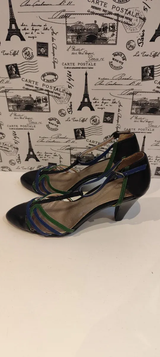 Sapatos de salão italianos pretos com tiras