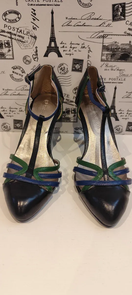 Sapatos de salão italianos pretos com tiras