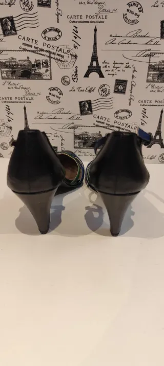 Zapatos de salón italianos negros con tiras