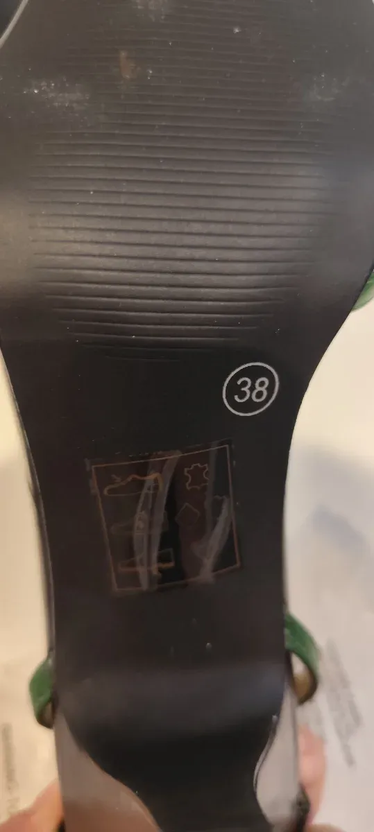 Sapatos de salão italianos pretos com tiras