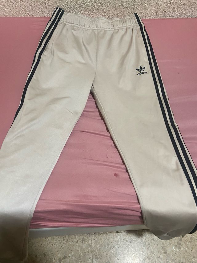 Pantalón chándal Adidas beige/dorado