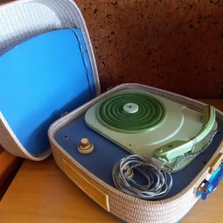 Tocadiscos antiguo maleta azul y verde