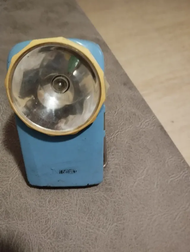 Linterna antigua de hierro