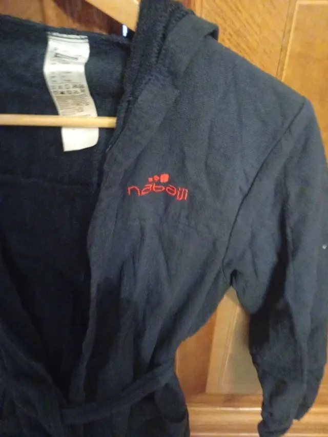 Albornoz piscina niño negro