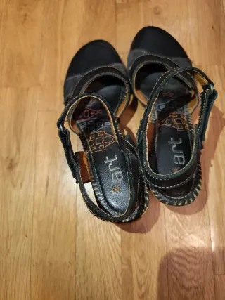 Sandalias Art negras y multicolor