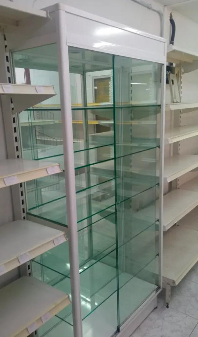 Expositor Perfumería Plata y Blanco con luz