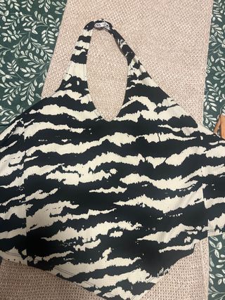 Top Zara cuello halter estampado cebra