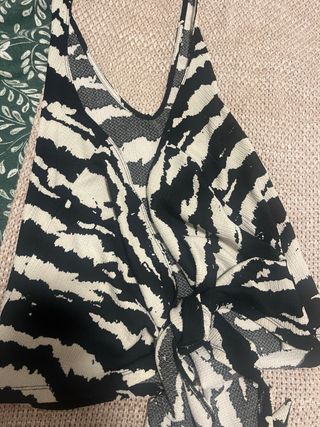 Top Zara cuello halter estampado cebra