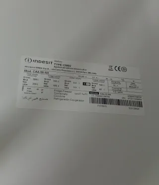 Nevera Indesit plateada