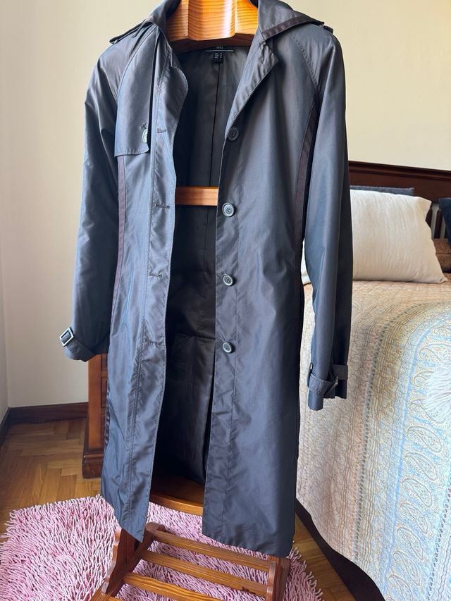 Gabardina marrón elegante