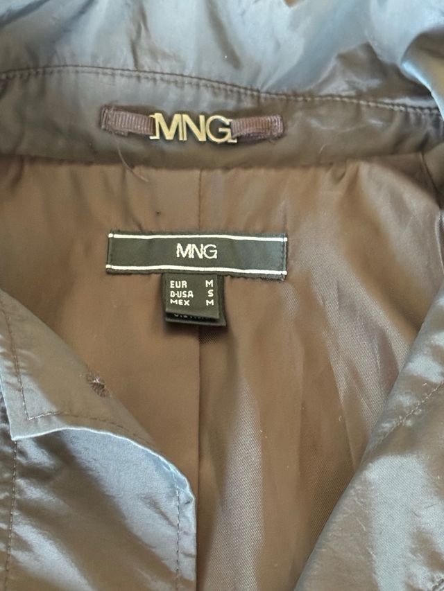 Gabardina marrón elegante