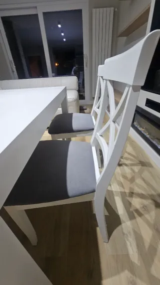 Mesa blanca madera 150/240. con 4/6 sillas