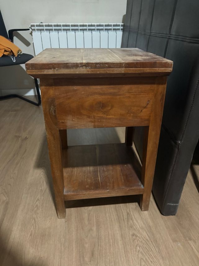 Mesita de noche de madera maciza