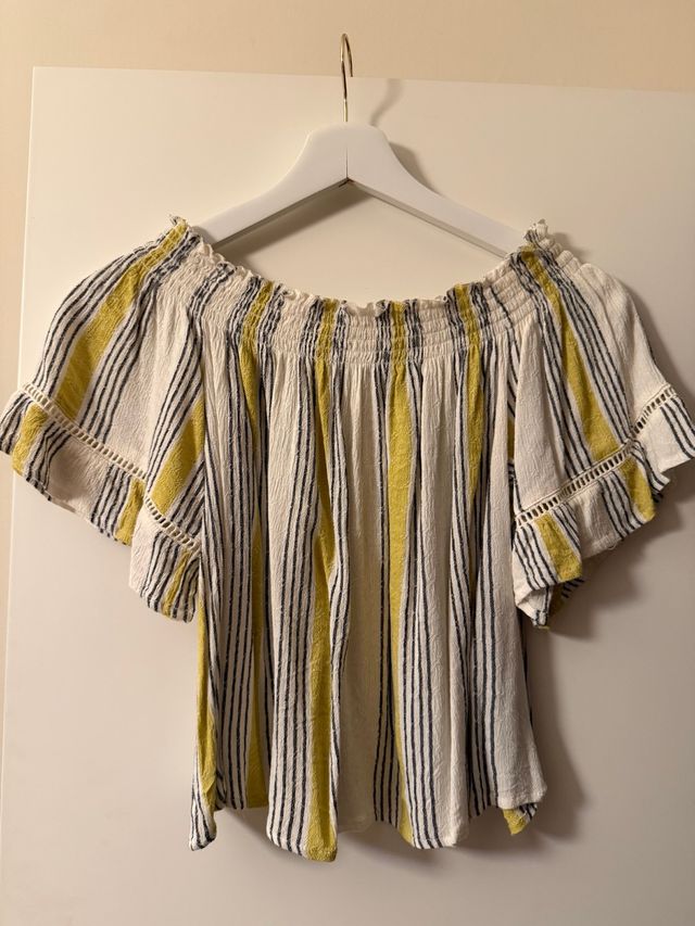 Camiseta sin hombros con rayas amarillas