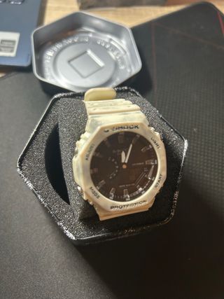 Reloj Casio G-Shock Beige y Negro