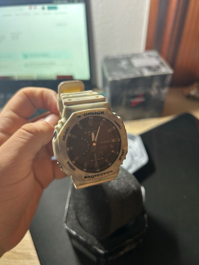 Reloj Casio G-Shock Beige y Negro