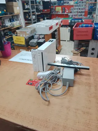 CONSOLA NINTENDO WII RVL-001 CON MANDO Y CABLES