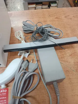 CONSOLA NINTENDO WII RVL-001 CON MANDO Y CABLES