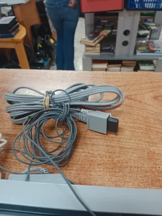 CONSOLA NINTENDO WII RVL-001 CON MANDO Y CABLES