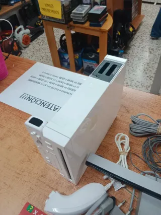 CONSOLA NINTENDO WII RVL-001 CON MANDO Y CABLES