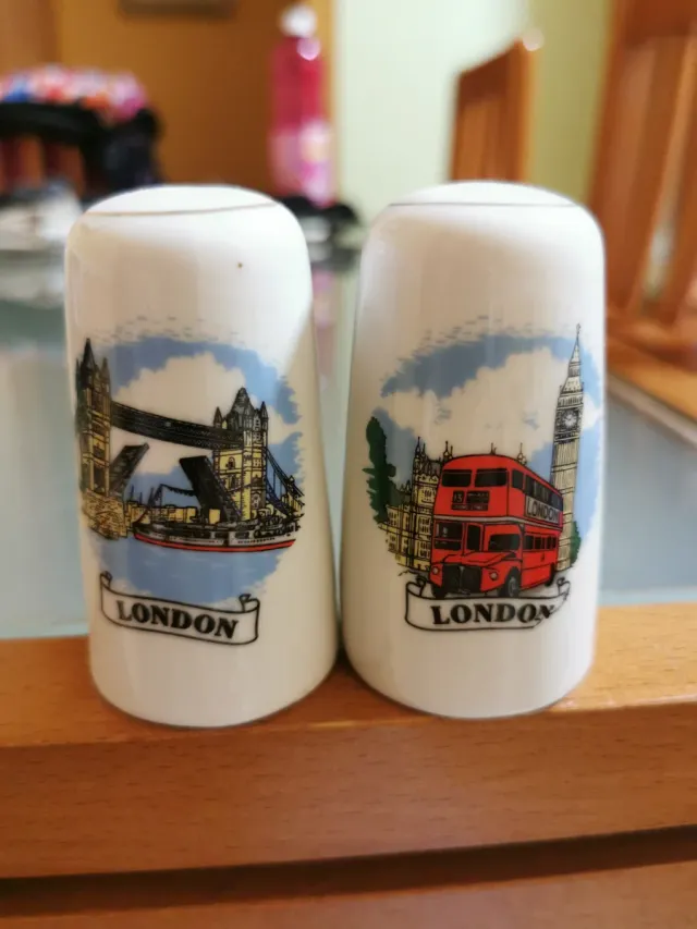 Salero y pimentero vintage Londres