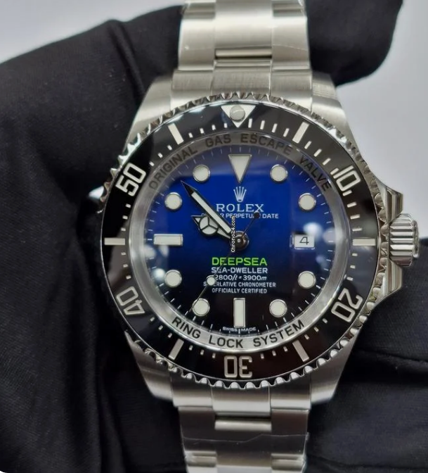 Reloj elegante de vestir absolutamente nuevo