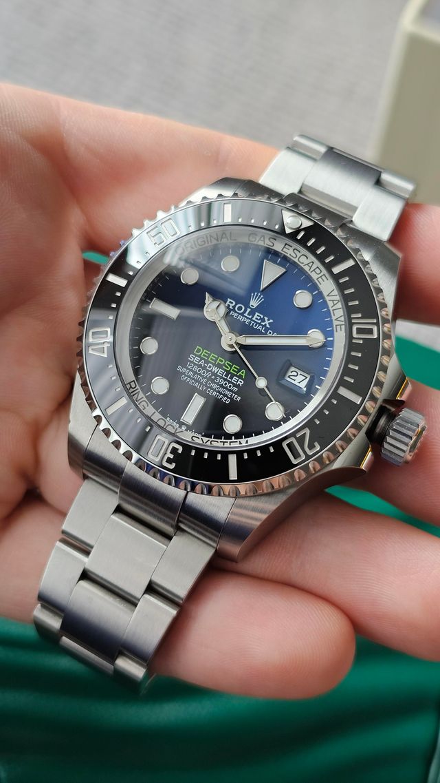 Reloj elegante de vestir absolutamente nuevo