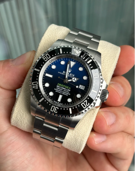 Reloj elegante de vestir absolutamente nuevo