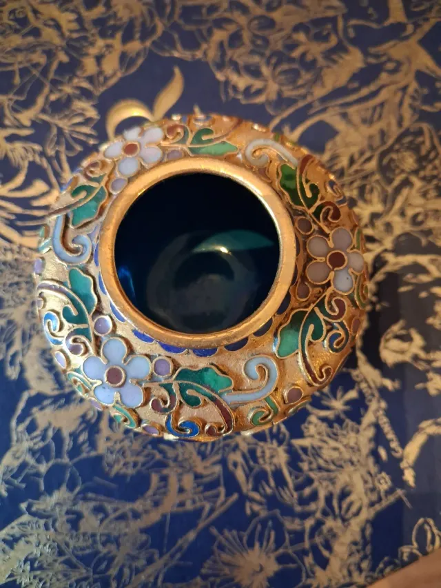 Vasetto dorato decorato