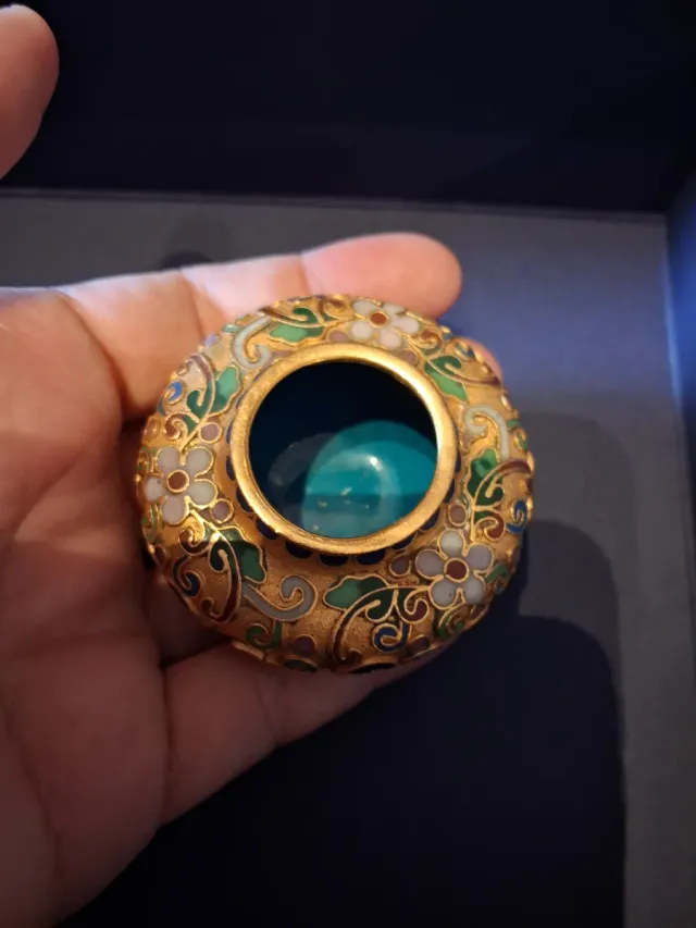 Vasetto dorato decorato