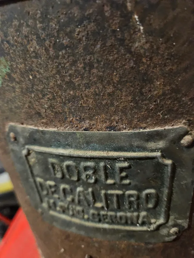 Medidor Doble Decalitro Metal Antiguo, con pesas.