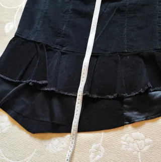 Falda negra con volantes