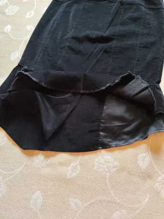 Falda negra con volantes