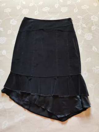 Falda negra con volantes