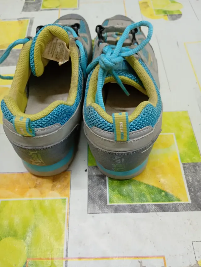 Zapatillas mujer spinning grises y turquesa