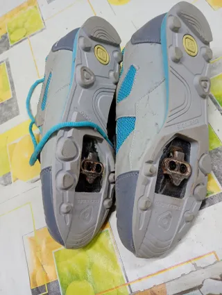 Zapatillas mujer spinning grises y turquesa