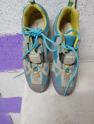 Zapatillas mujer spinning grises y turquesa