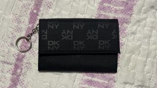 Monedero DKNY negro con llavero