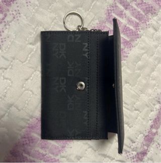 Monedero DKNY negro con llavero