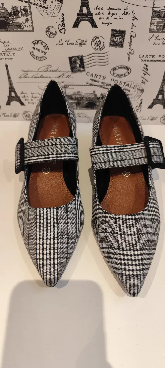 Sapatos de ponta com estampa xadrez