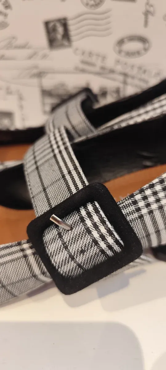 Sapatos de ponta com estampa xadrez