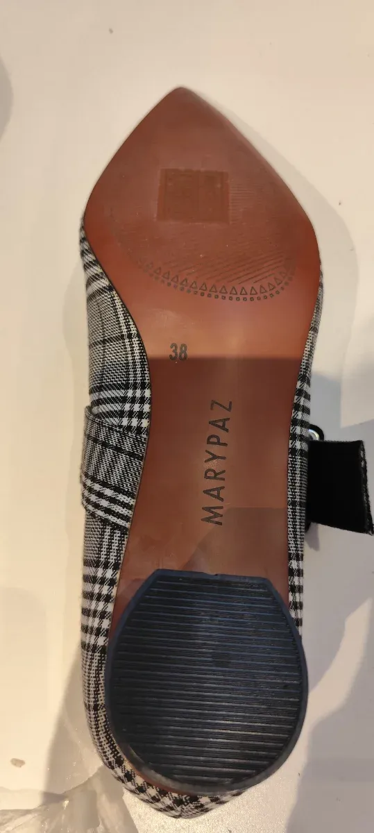 Sapatos de ponta com estampa xadrez