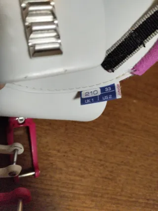 Botas de esquí infantiles blancas y rosas