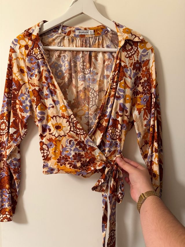 Blusa Stradivarius floral manga larga