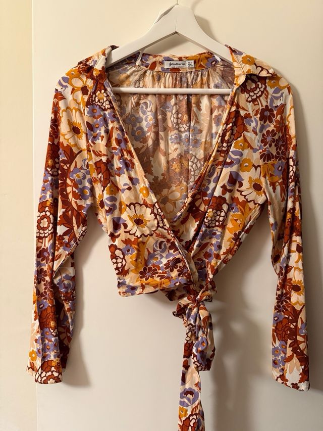 Blusa Stradivarius floral manga larga