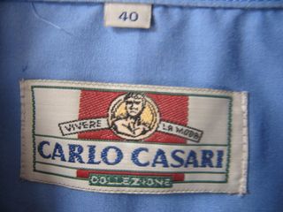 Camisa azul de manga corta