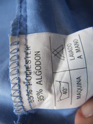 Camisa azul de manga corta